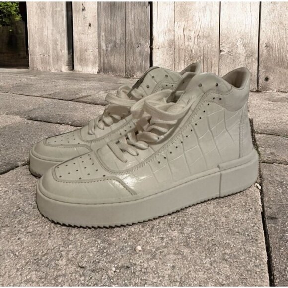 STUART WEITZMAN Ryan White Leather Sport Hi Top Sneakers Size 37.5/7.5 - Picture 1 of 7